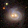 Mosolygós galaxisarc két fekete lyukkal