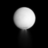 Az Enceladus „vizezi” a Szaturnuszt